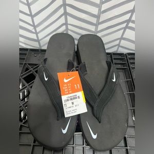 Women's Nike flip flops
